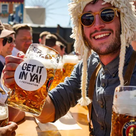 Campo de lujo Festanation Oktoberfest Camp #2