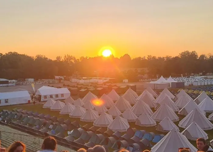 Festanation Oktoberfest Camp #2 אוהל מפואר